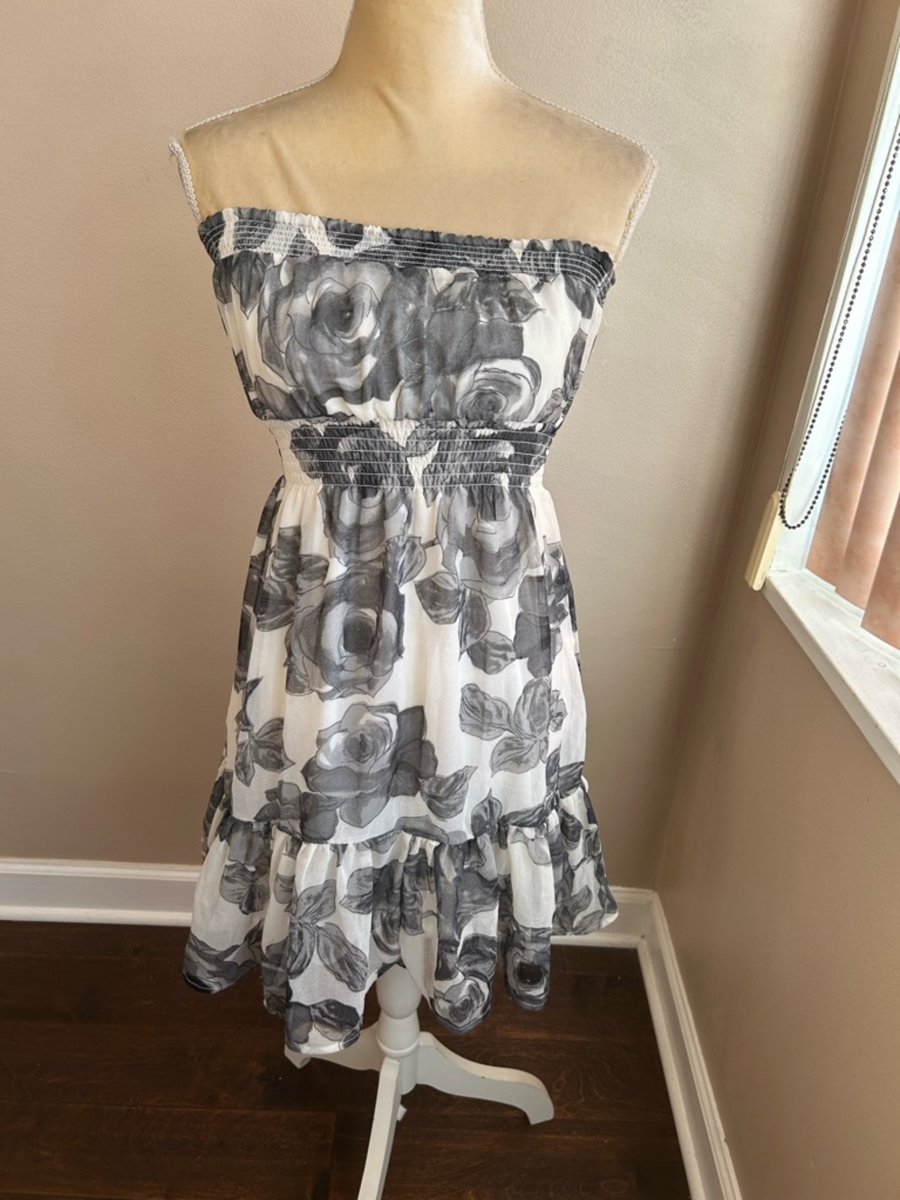 New womens mini dress Gray floral print smocked strapless sz M 4124 - Picture 2 of 5